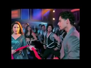 madhuri dixit and ishaan khatter dance dupatta mera mature