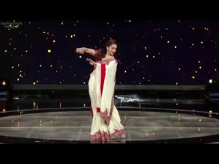 madhuri dixit dance to the song tabaah ho gaye. promotion of kalank movie 04/16/19 mature