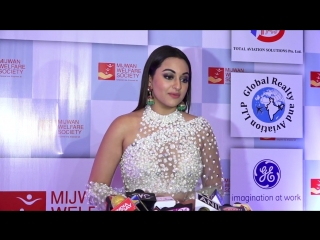 sharing the same frame with madhuri dixit is...- sonakshi sinha - mijwan fashion show 2018 mature