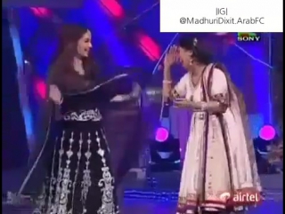 madhuri dixit and renuka shahane dance to the song lo chali main, from the movie who am i to you? . show jhalak dikhhla jaa, season 4. mature