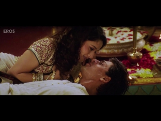 a fragment from the film devdas - a scene of madhuri and shah rukh at the fountain