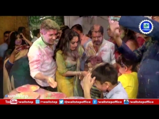 madhuri dixit play holi with team and crew mature